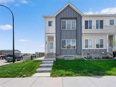 3 bedrooms, 2.5 Baths + 1 Big Bonus Room Half Duplex For Rent in Rangeview SE - | Calgary