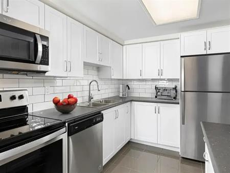 Simcoe Apartments | 333 Simcoe Street Apartments, Oshawa