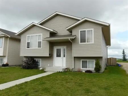 3 Bedroom Main Floor With A Detached Garage Available Now! | 7572 59 Avenue, Red Deer