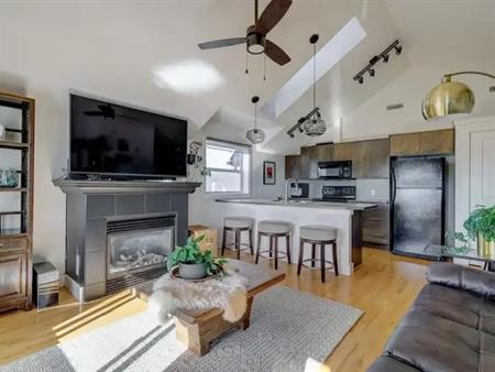 402 Hannah | 2111 34 Avenue Southwest, Calgary