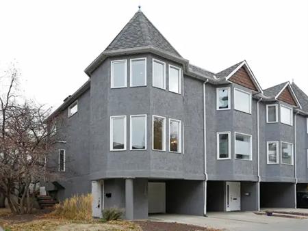 Townhouse w/ Private Garage in Beltline | 1108 15th Avenue Southwest, Calgary