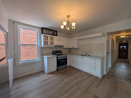 3 CH - 1 SDB - Montréal - $1,895 /mo