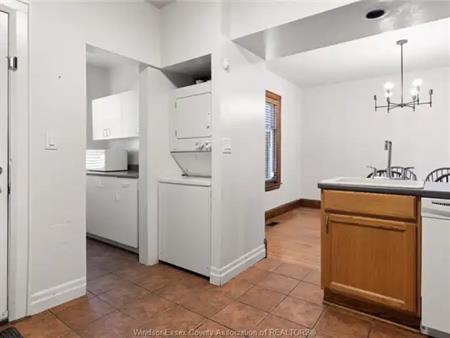 351 MOY AVENUE | 351 MOY AVENUE, Windsor