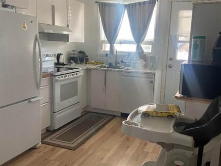 41/2 près du centre Vidéotron, HSF et HEJ