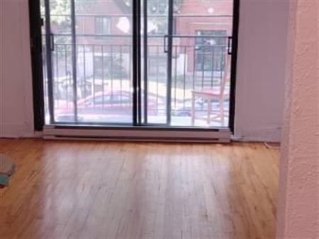 TRES GRAND 41/2 DANS LE HAUT DE COTE DES NEIGES LIMITE OUTREMONT ET VILLE MONT -ROYAL