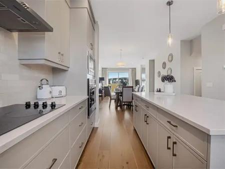 Lux Home |Near Banff |Central AC|Pond View| Garage | Calgary