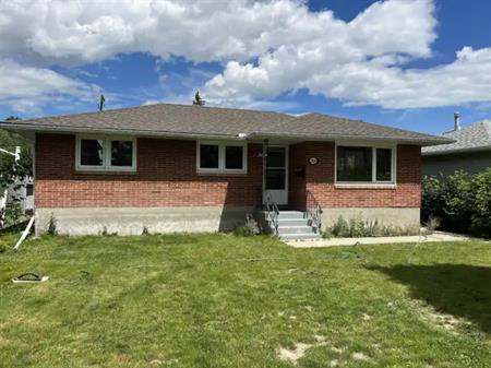 3 Bedrooms - | 2824 Cochrane Road Northwest, Calgary