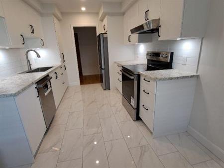 POINTE-CLAIRE - TRÈS GRAND ET LUXUEUX 4½ DISPONIBLE 1ER OCTOBRE