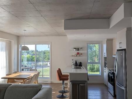 4 1/2 tout inclus, unité de coin, Mascouche