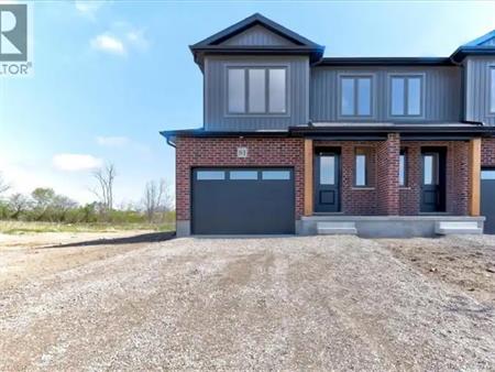 81 KENTON Street Unit# LOWER | 81 KENTON Street Unit# LOWER, Mitchell