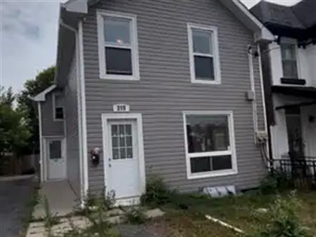 219 Montreal Street - Upper Unit, 2 bed, 1 bath | 219 Montreal Street, Kingston