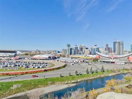 BEAUTIFUL 2 BEDROOM DUPLEX IN RAMSAY AREA! | Calgary