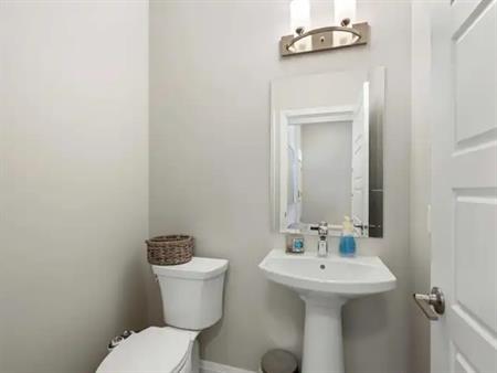 Three bedroom upstairs and bonus room | 167 Evanscrest Way Northwest, Calgary