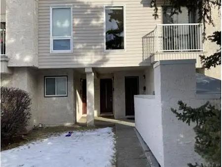 Sought after Varsity Drive Close to UofC | 704 - 3500 Varsity Drive Northwest, Calgary