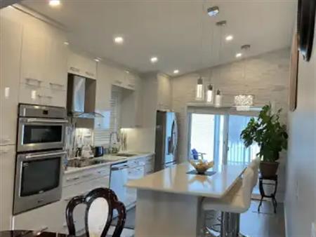 Fully furnished 3 bdr/2 baths, dbl garage attached and sun room | Calgary