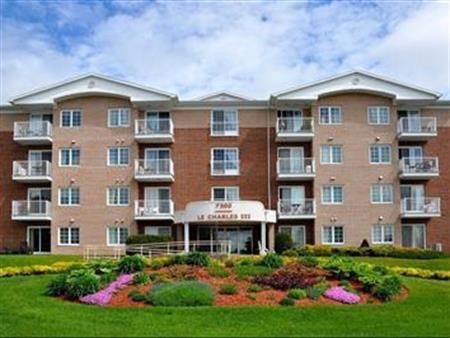 Québec, Charlesbourg, 3 ½ rénové, Stationnement