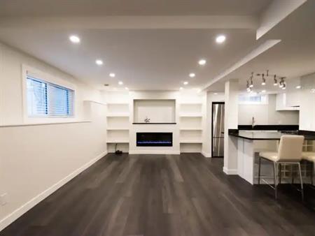 Luxury legal suite in desirable Signal Hill | Calgary