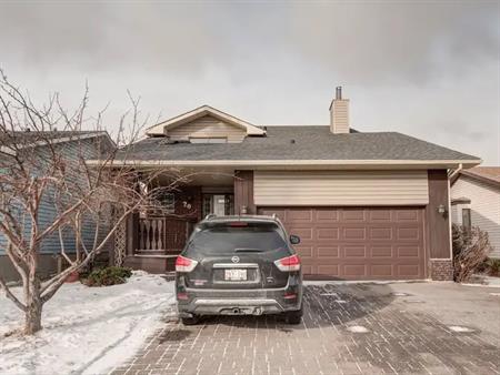 Spacious 1  room  of a two storey home in a quiet neighborhood | 20 Templebow Way NE, Calgary