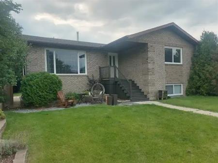 $1,900 All-In – 3 BR / 1.5 BA Main-Floor, Greenview – Garage • In-Suite Laundry | 24 Grand Meadow Crescent NW, Edmonton