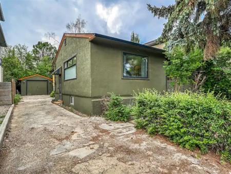 Main floor Bungalow, 2 Bdm, Large Backyard, Bright Sunny Spacious, Large Dog Run | 1911 26 Ave SW, Calgary