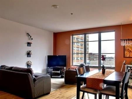 Superbe condo style penthouse sur deux niveaux de 1000 pc