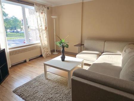 Logement 5 1/2 (3 vraies chambres fermées) @ louer MEUBLÉ avec climatisation