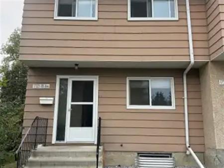 End Unit-SPACIOUS AND CLOSE TO GREENARY and AMENITIESNo Pets, Non-smoking , | 17321 85 Avenue Northwest, Edmonton