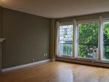 Beltline 2-Bed Condo | Quiet, Spacious & Top-Floor Urban Living | 401 - 1021 13 Ave SW, Calgary