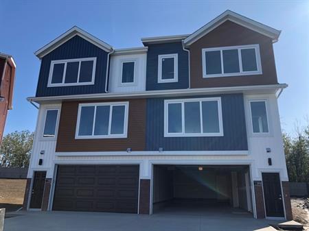 HUGE DUPLEX newer Gorgeous, Clean 3 Bedroom for Rent! In Starling!! | 1928 Tanager Pl Nw, Edmonton
