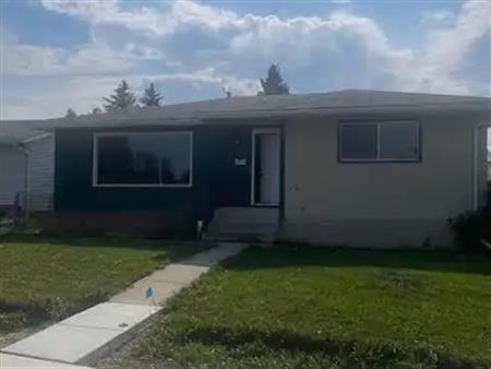 Newly renovated house - 3 bedroom - Ottewell  Neighbourhood | 5215 90A Avenue Northwest, Edmonton