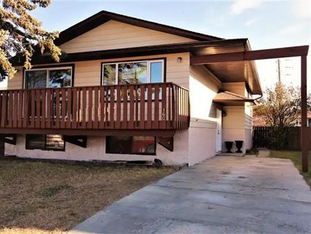 Five-Bedroom Bilevel Single Family Home for Rent – NW Calgary | 160 Beaconsfield Way Northwest, Calgary
