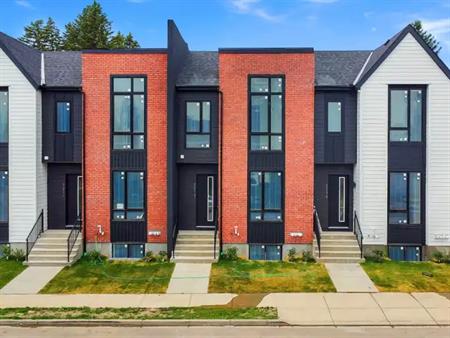 Luxury 3-Bedroom Townhouse in Mount Pleasant | Brand New Build | Detached Garage | Calgary