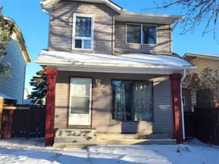 Main floor 3 bedroom house | 139 Castlegreen Close NE, Calgary