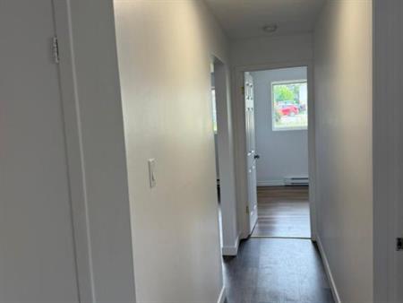 51/2 dispo 1 Sept 2025 a Boisbriand plusieurs service inclus internet Stationnement Déneigé Thermopompe Climatisation Locker