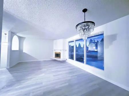 Three bedroom apartment for rent in Brentwood. | 5348 Brisebois Drive Northwest, Calgary