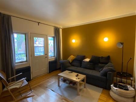 Appartement 4 1/2 entierement meublé