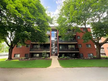Red Oak Apts - ALL INCLUSIVE | 70 Williams Street, Guelph