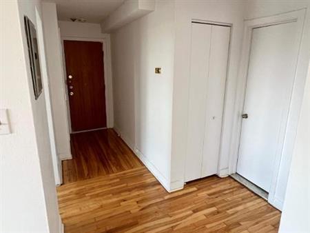 1 CH - 1 SDB - Montréal - $923 /mo