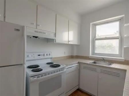 10 Rosemount Avenue | 10 Rosemount Avenue, Westmount