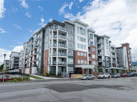 Beautiful 1 Bedroom Condo In Port Coquitlam! | 2180 Kelly Avenue, Port Coquitlam