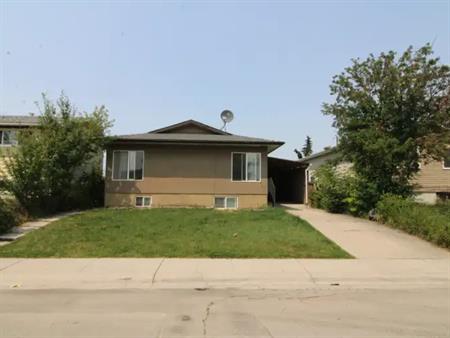 184 Penbrooke Close SE | 184 Penbrooke Close Southeast, Calgary