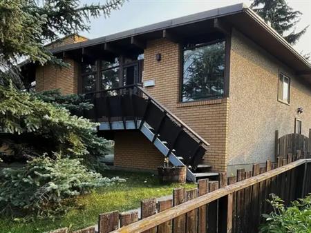 4 BEDROOM DUPLEX FOR RENT UNIVERSITY HEIGHTS CALGARY NW | 2033 Urquhart Road Northwest, Calgary
