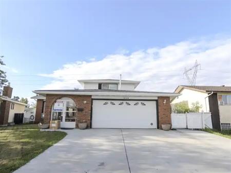 For Rent – Spacious 4 Bedroom Family Home in a Great Community – $3,000/month | Edmonton