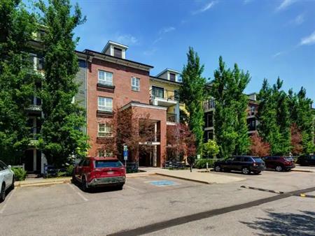*COPPERFIELD LOCATION* 2 BEDROOMS & 2 BATHS * 2 PARKING STALLS* NEW PAINT*LOCKER | 279 Copperpond Common South East, Calgary