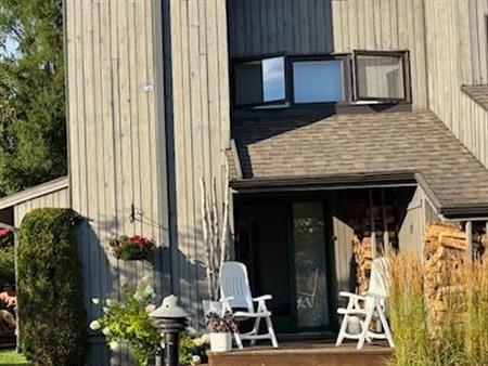 Chalet (jumelé formule condo) à louer au Mont St-Anne pour l'hiver