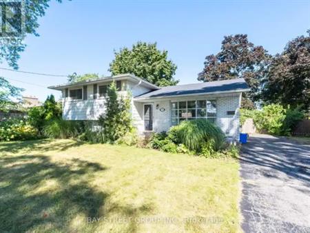 MAIN LEVEL - 15 OLD OXFORD ROAD | MAIN LEVEL - 15 OLD OXFORD ROAD, St. Catharines