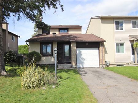 16 Tedwyn Drive, Barrhaven END UNIT - Available from November 1st 2025 | 16 Tedwyn Drive, Ottawa