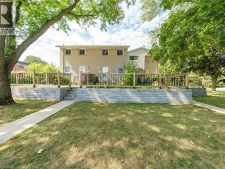 11 COLMAR Place Unit# 2 | 11 COLMAR Place Unit# 2, Dundas