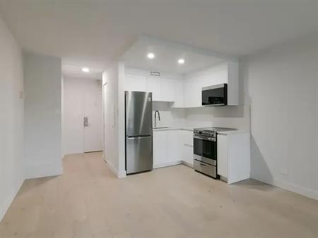 1975 de Maisonneuve | 1975 Maisonneuve Blvd West, Montreal