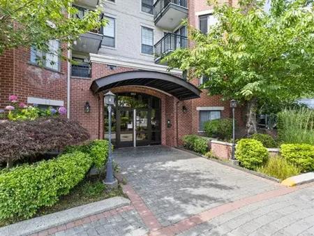 Beautiful 1  Bed Suite in Langley with Gas Fireplace & Laundry | 20303 Douglas Crescent, Langley